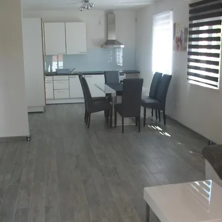 In 7436 Apartment *